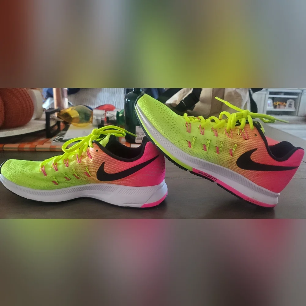🚨🚨Nike Zoom Pegasus 33 Lime Green and Pink Running Shoes🚨🚨 - Picture 5 of 8